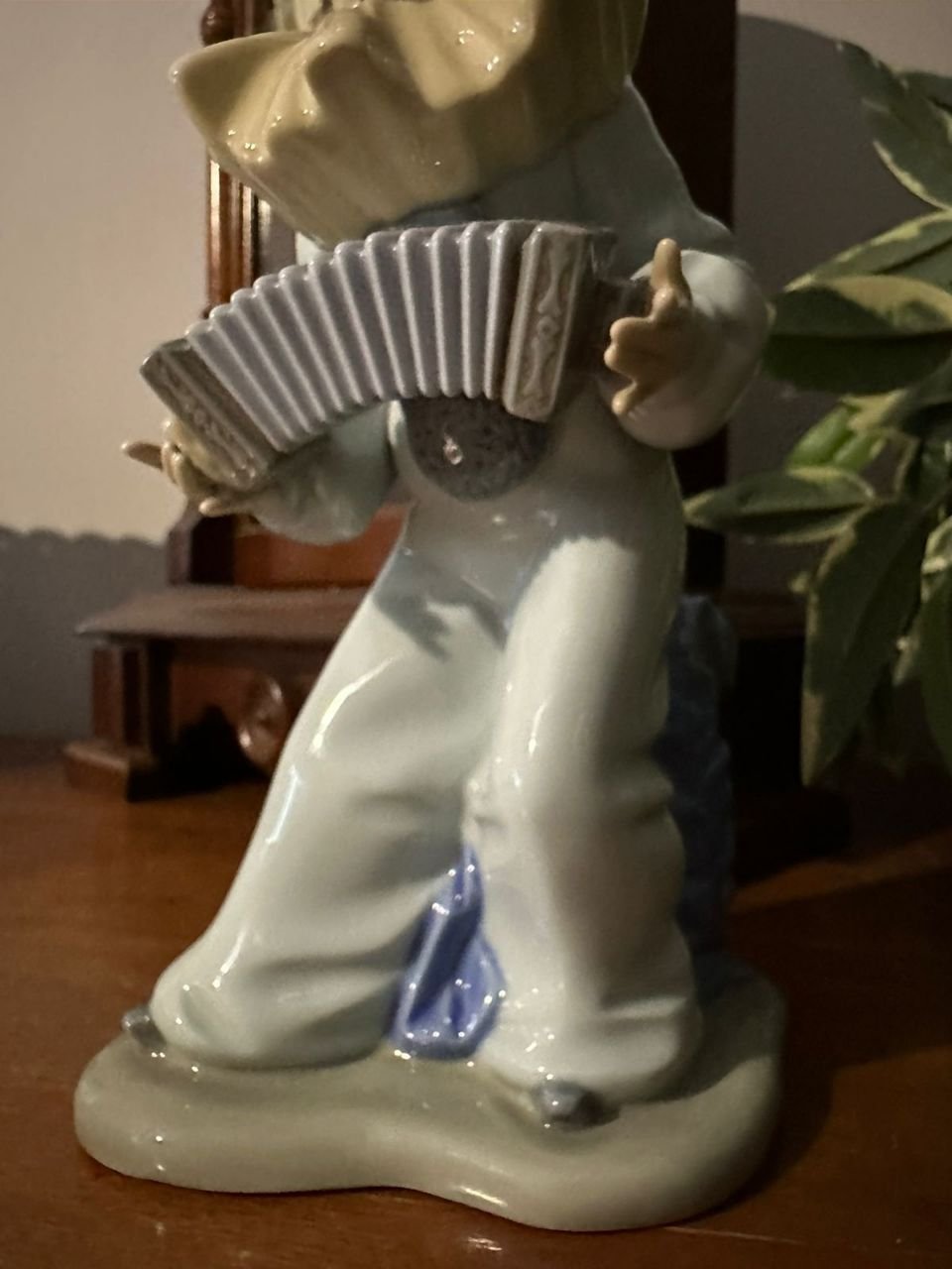 Статуэтка Lladro "Пьеро с концертино" — изображение 6