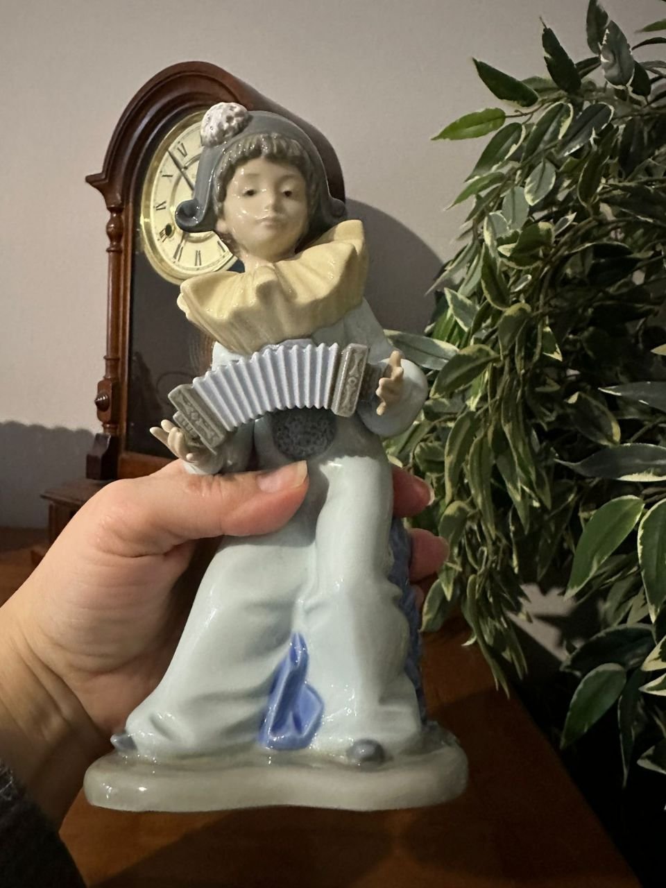 Статуэтка Lladro "Пьеро с концертино" — изображение 2
