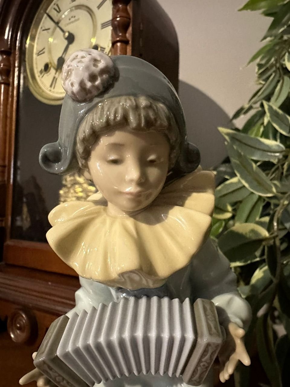 Статуэтка Lladro "Пьеро с концертино" — изображение 5