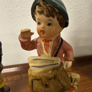 Статуэтка «Мальчик в сапогах»
