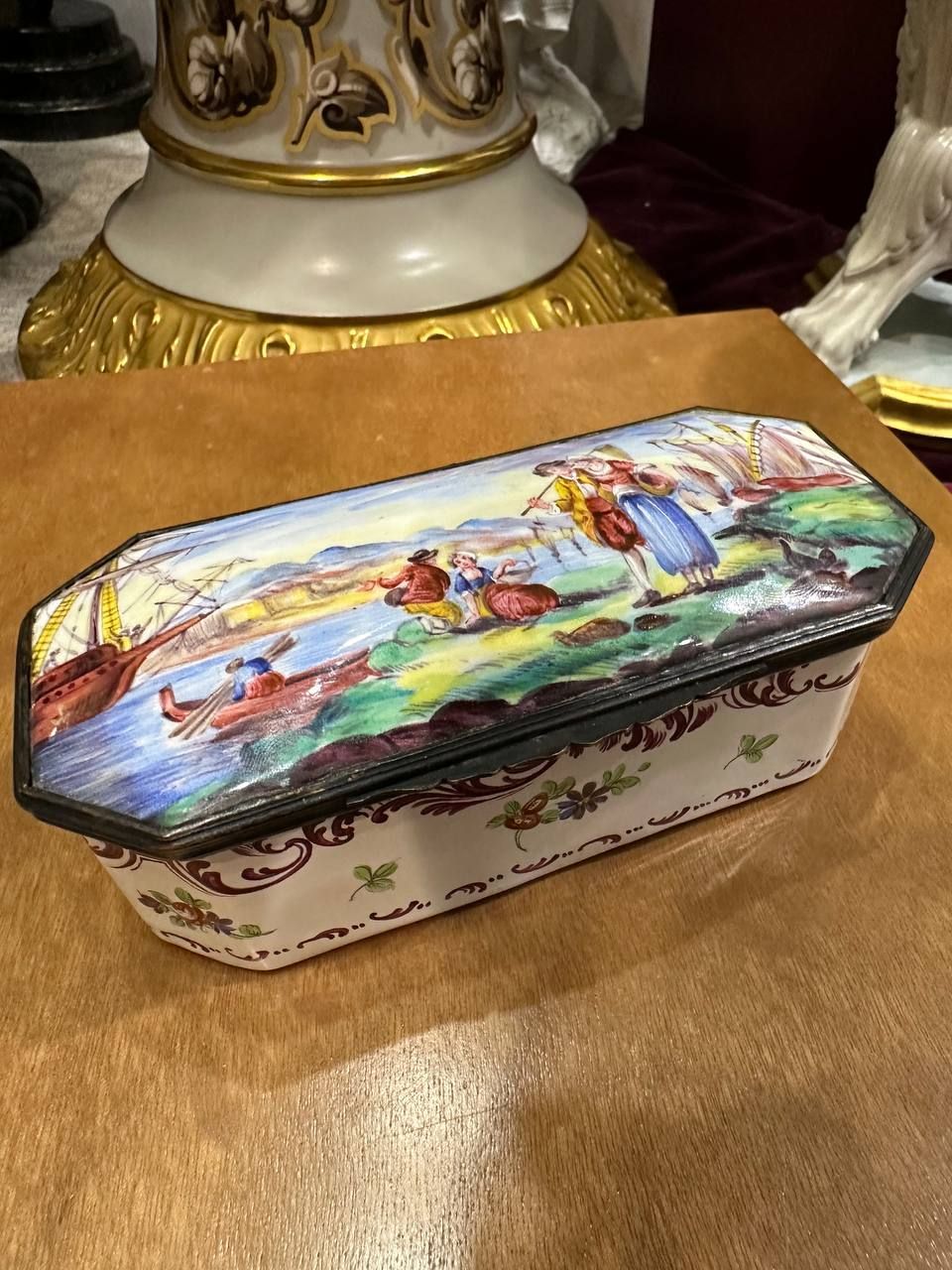 Старинная шкатулка из меди