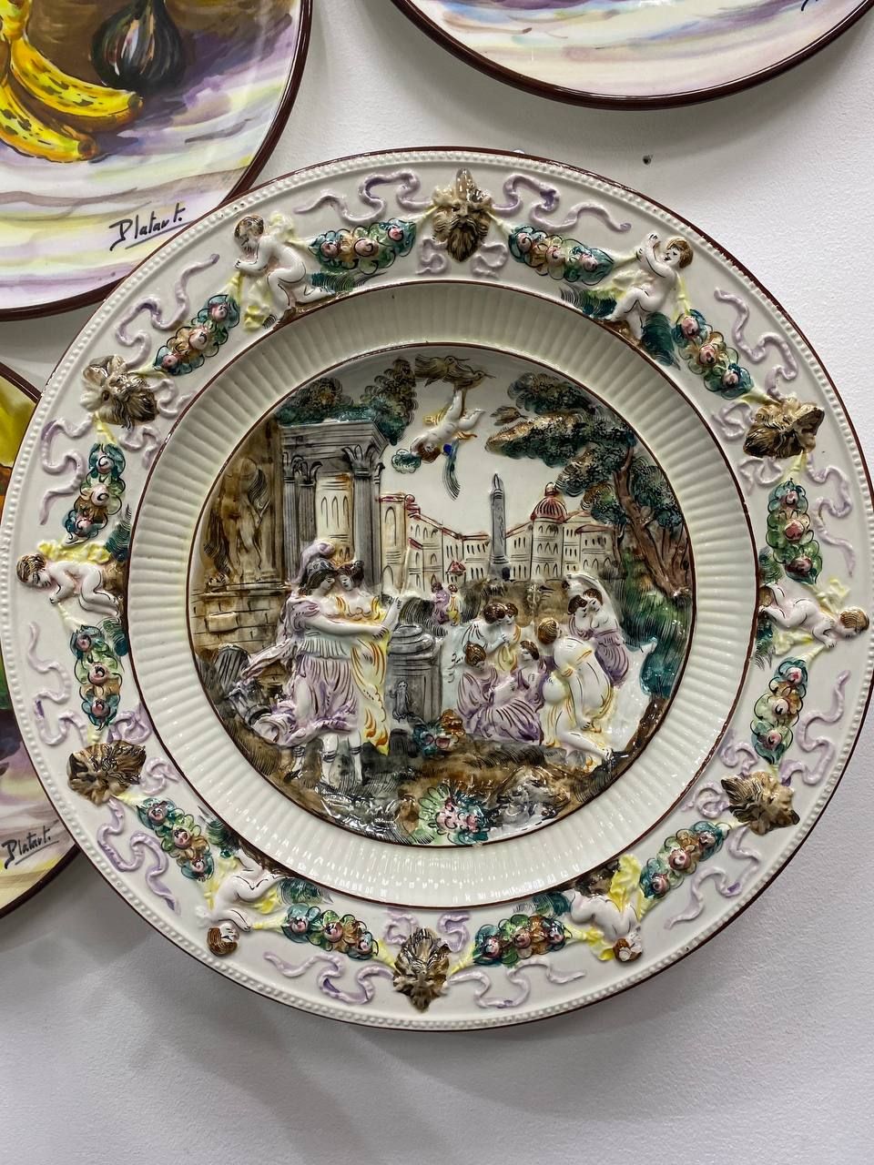 Настенная тарелка в стиле Capodimonte