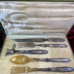 Сервировочный набор с ручками из серебра