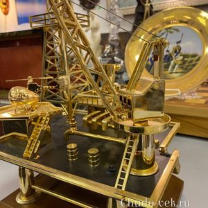 Композиция "Нефтяная платформа" с музыкальным механизмом