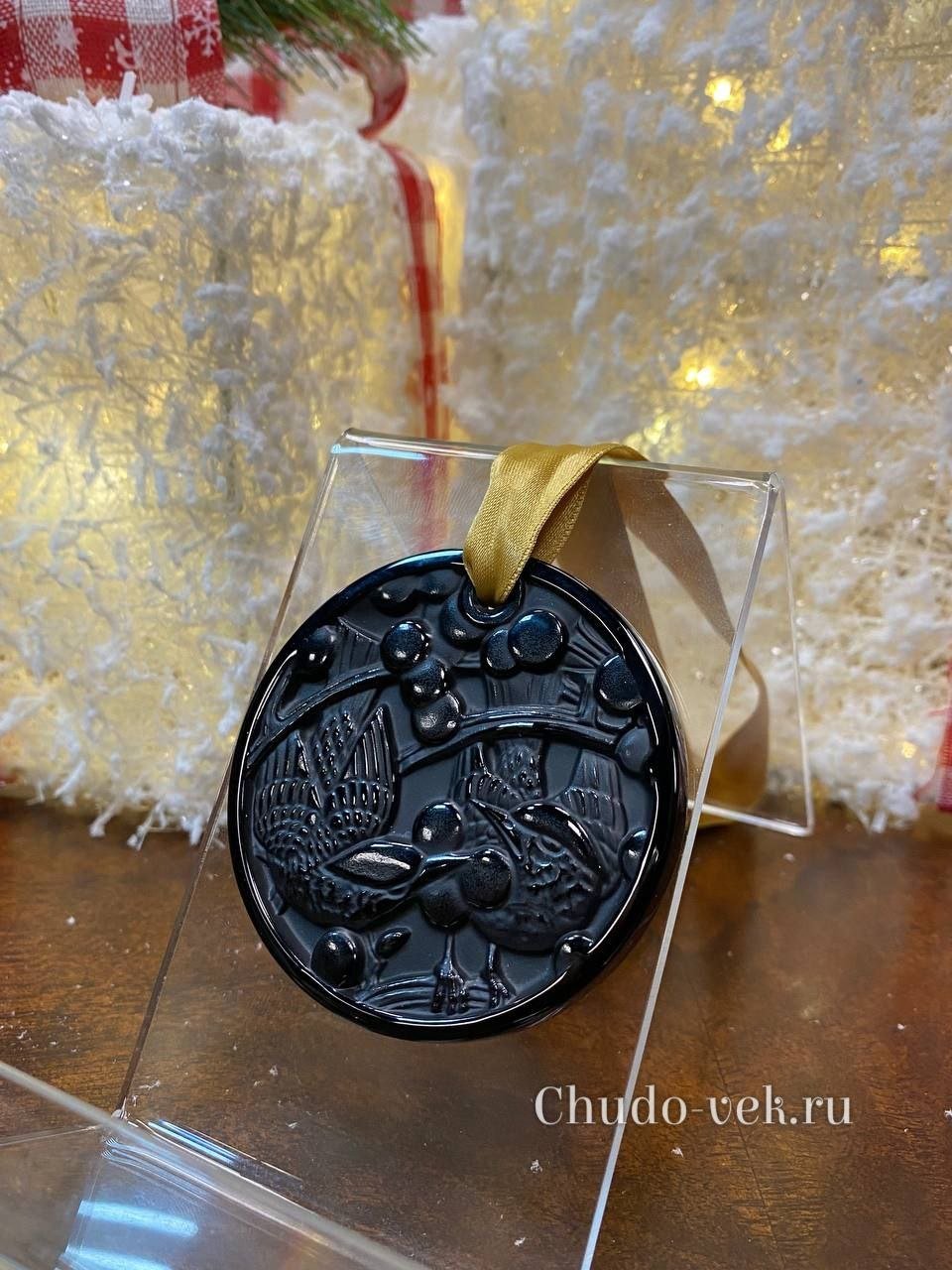 "Чёрная медаль с птицей" от Lalique