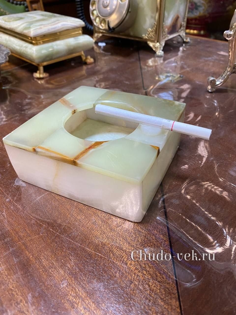 Винтажная пепельница из оникса
